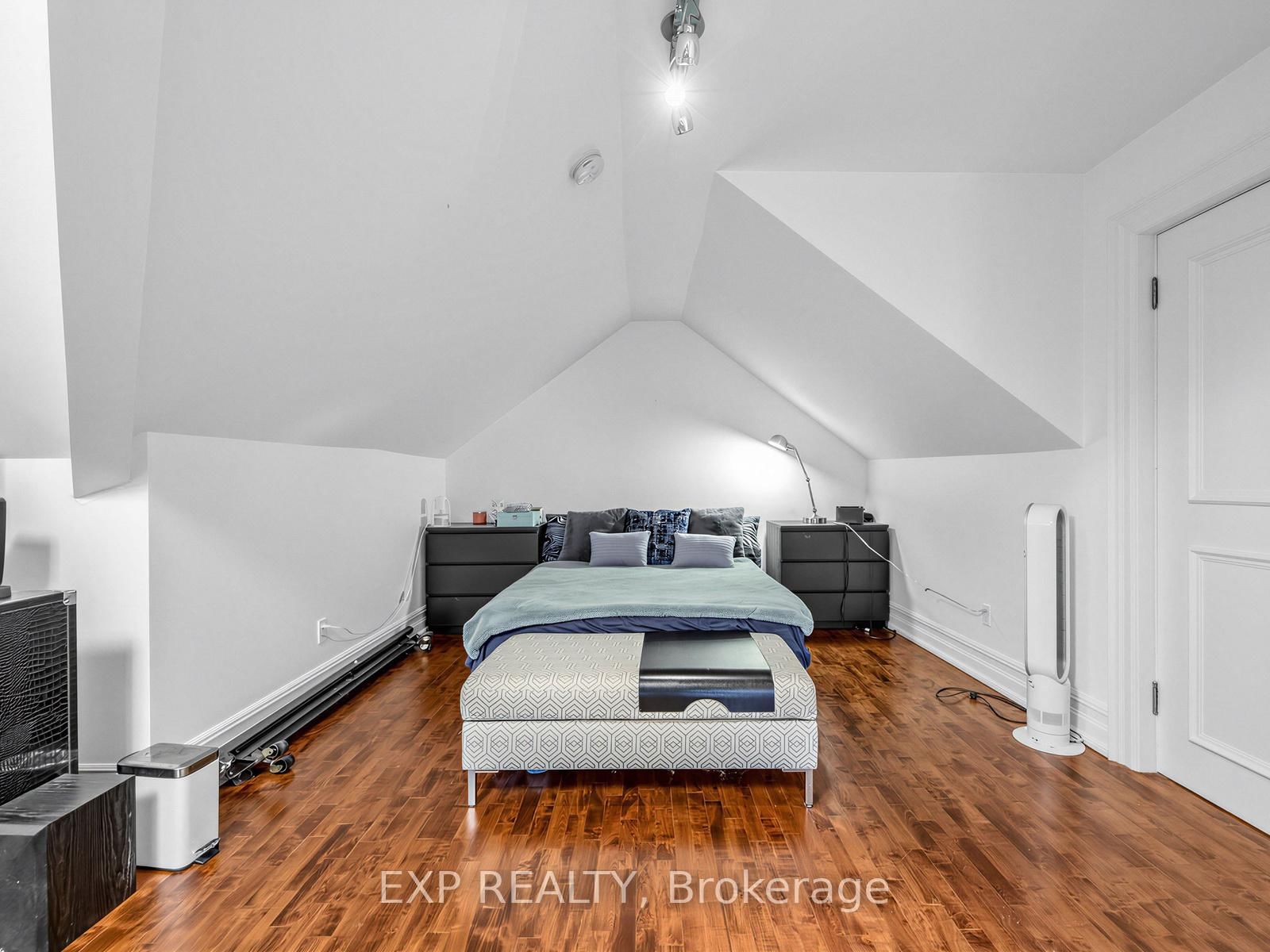 241 Poplar Plains Street • Toronto, ON photo 27