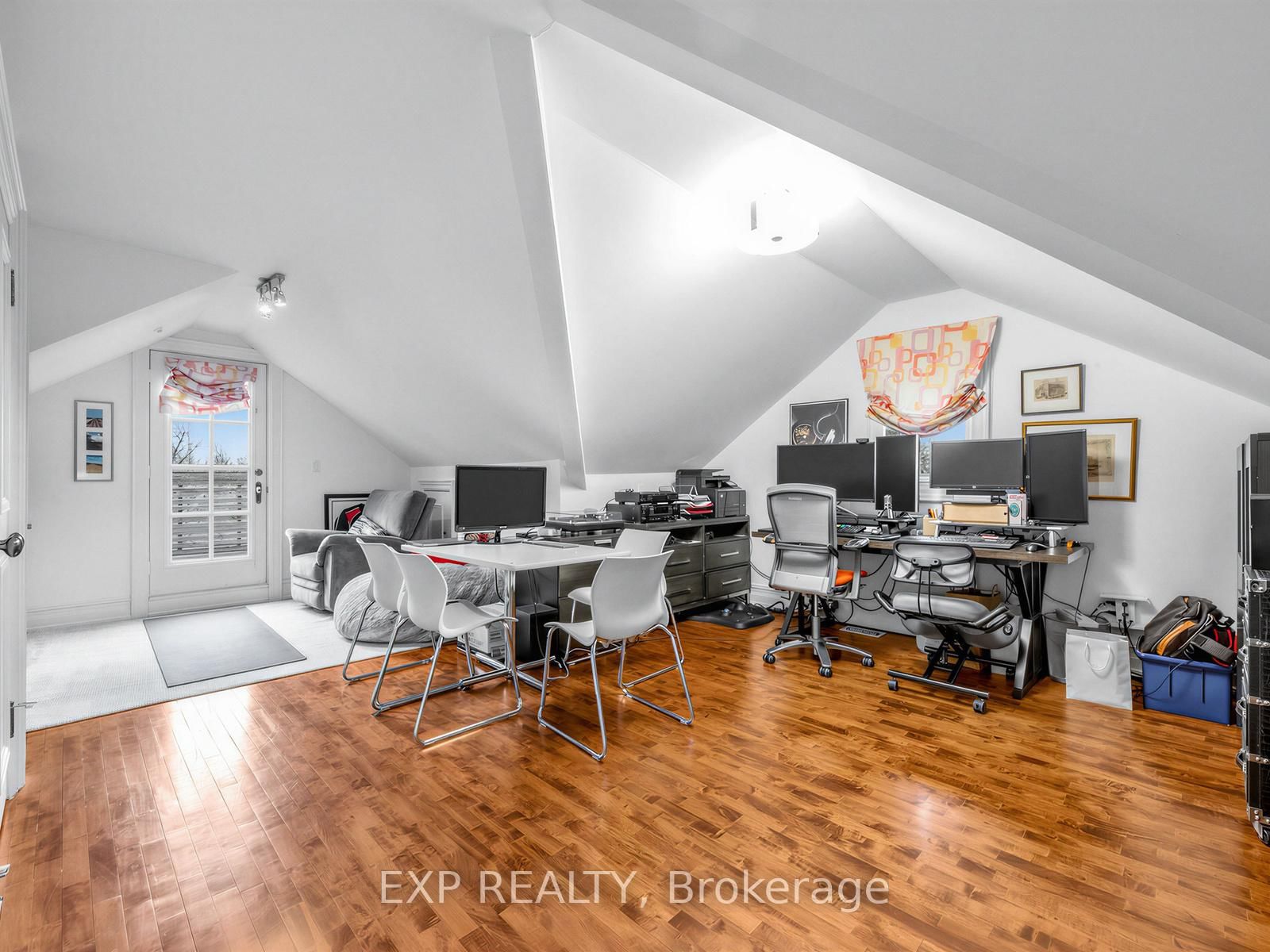 241 Poplar Plains Street • Toronto, ON photo 28