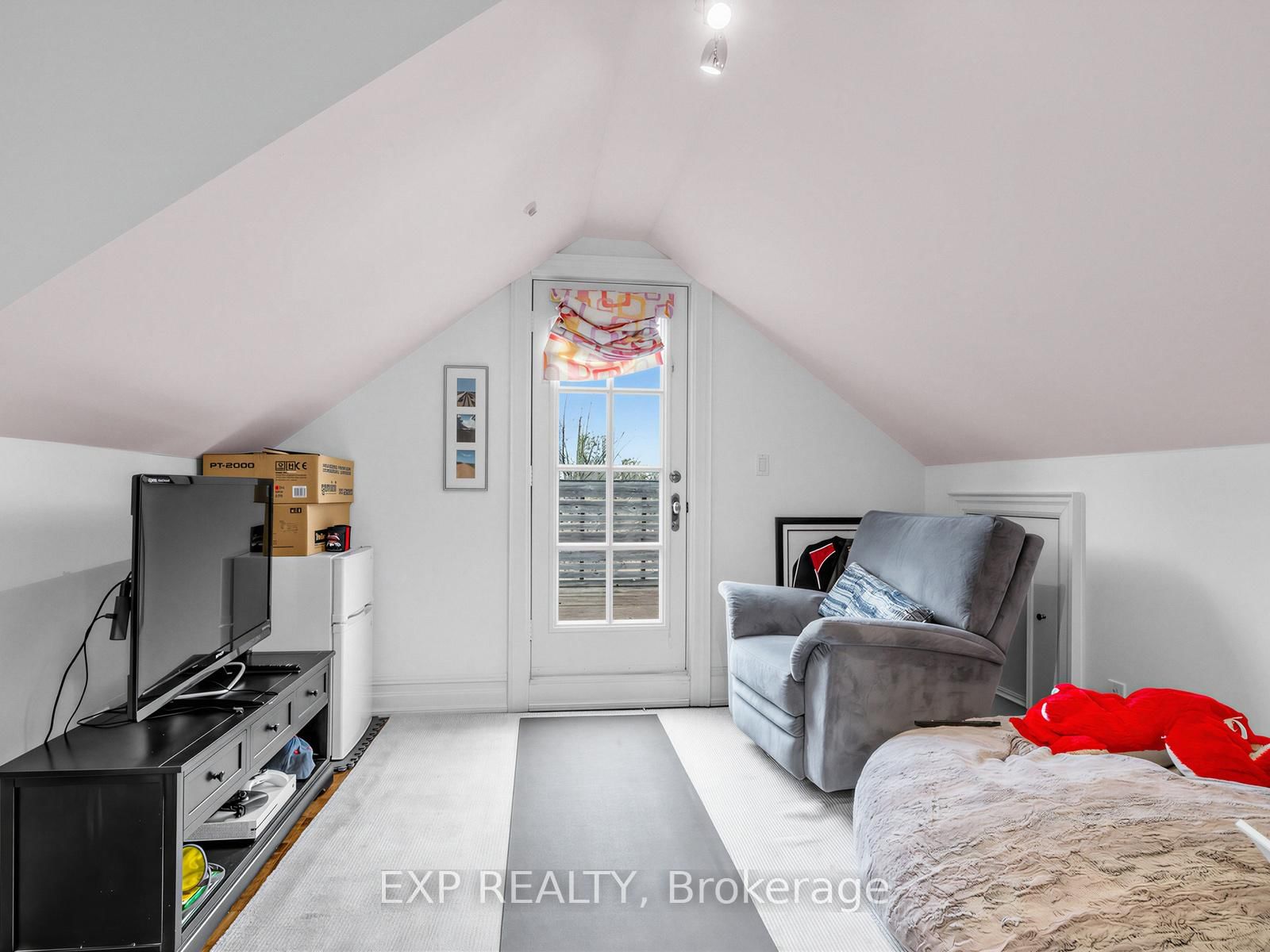 241 Poplar Plains Street • Toronto, ON photo 29