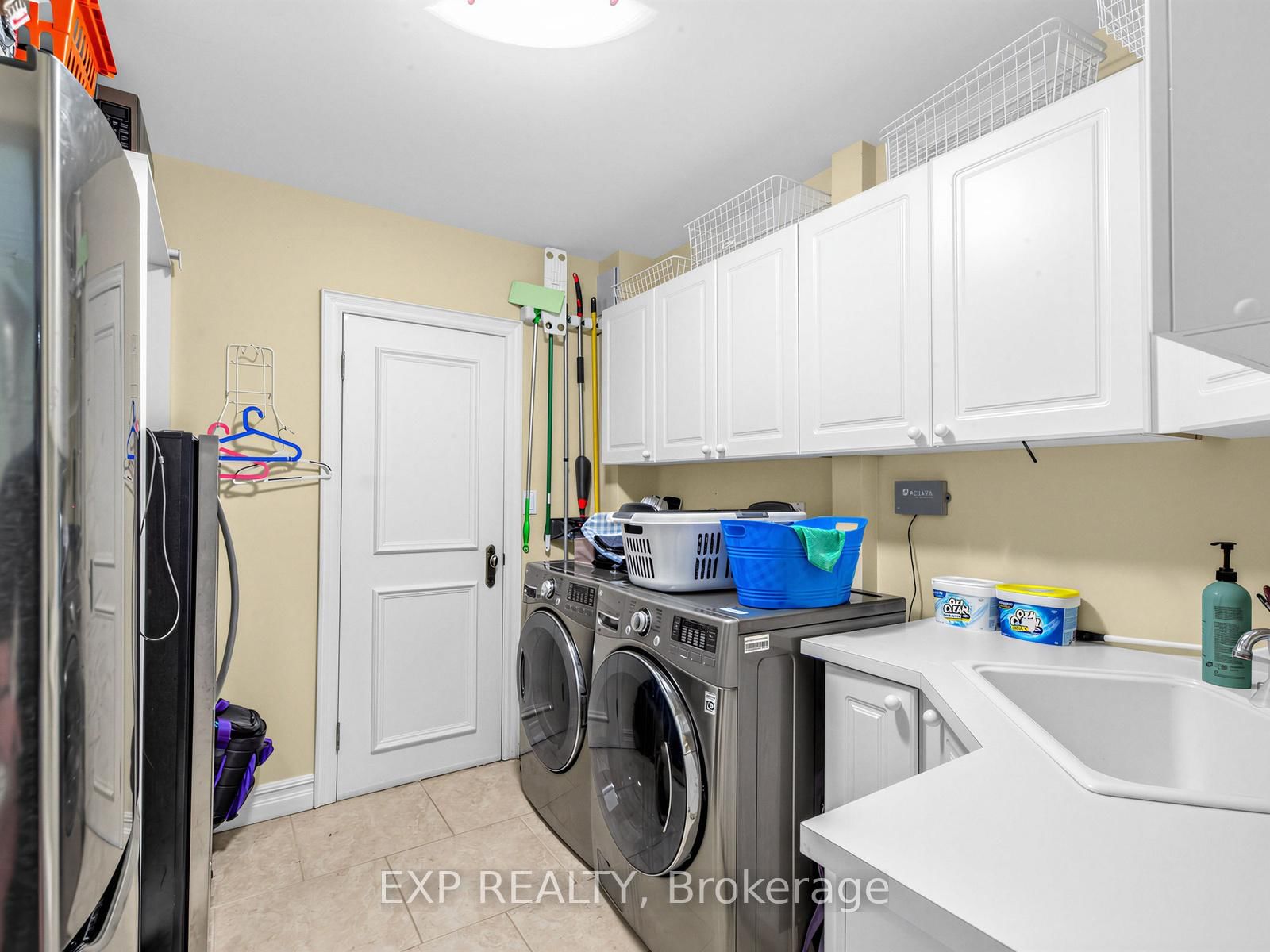241 Poplar Plains Street • Toronto, ON photo 34