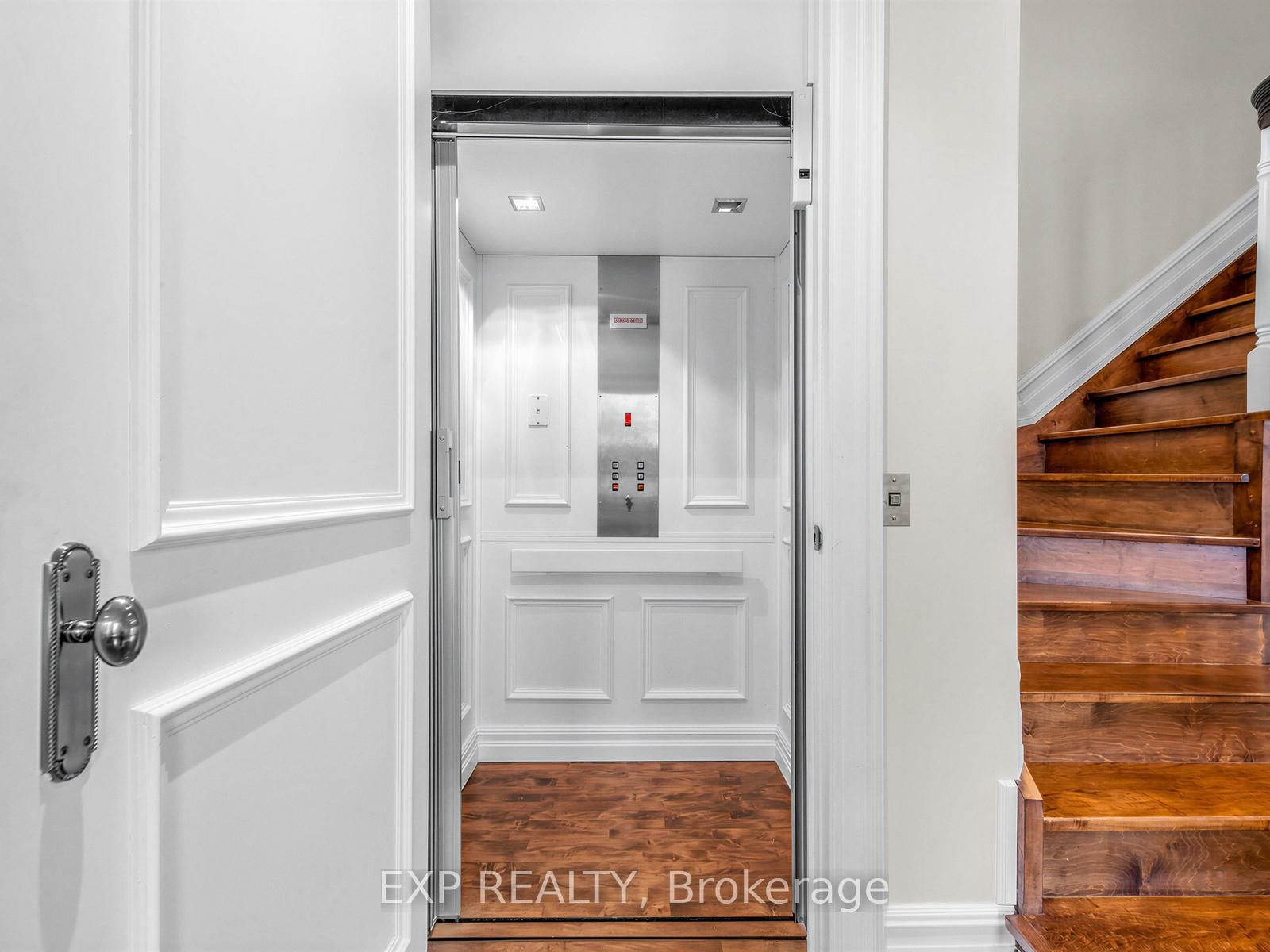241 Poplar Plains Street • Toronto, ON photo 9