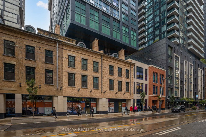 4106 - 327 King Street W