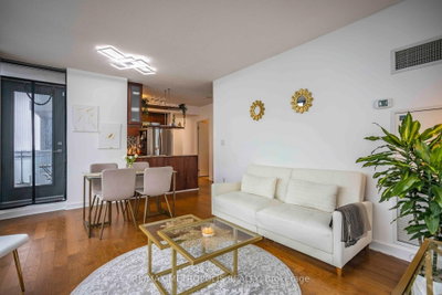 Unit 2510 — 5 Mariner Terrace — photo 4