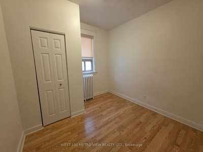 1733 Dufferin Street — photo 5