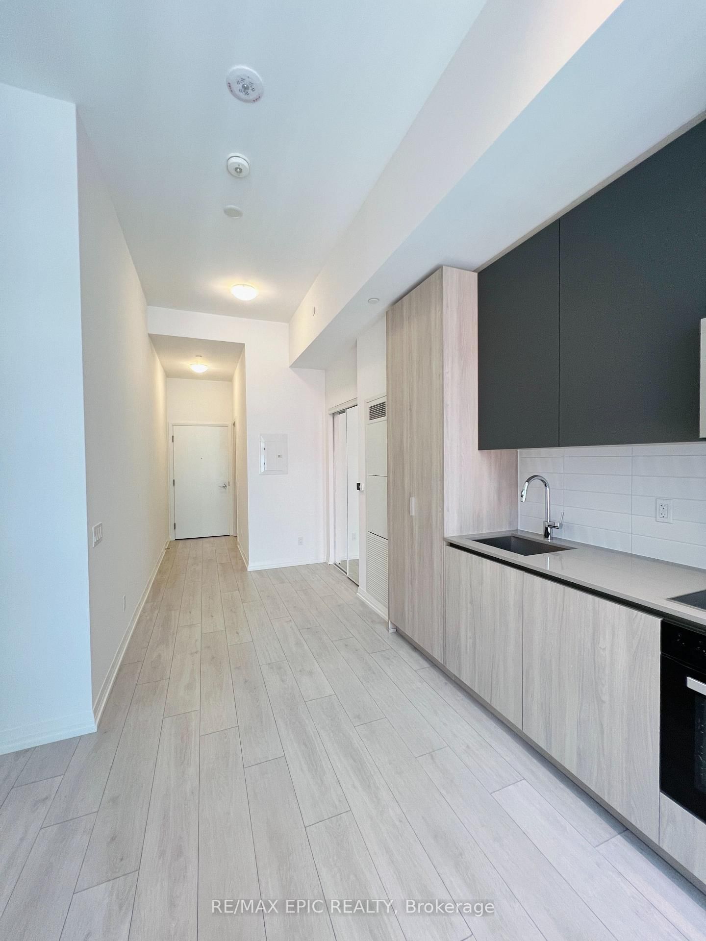 902-400 King Street, Toronto, ON, photo 4