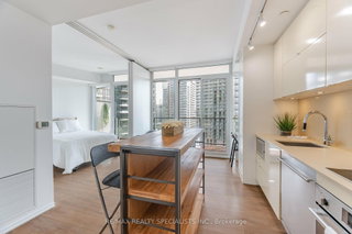 3012 - 125 Peter Street
