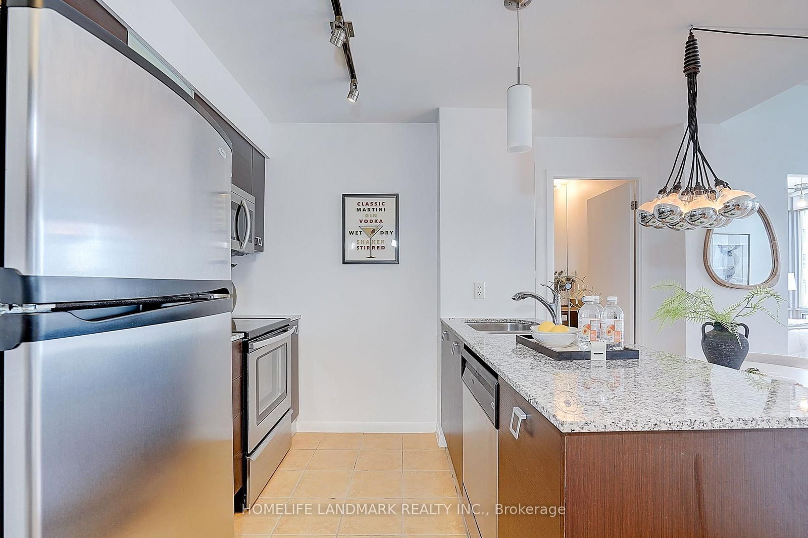38 Grenville Street • #3301 • Toronto, ON photo 8