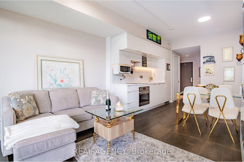 2512 - 185 Roehampton Avenue