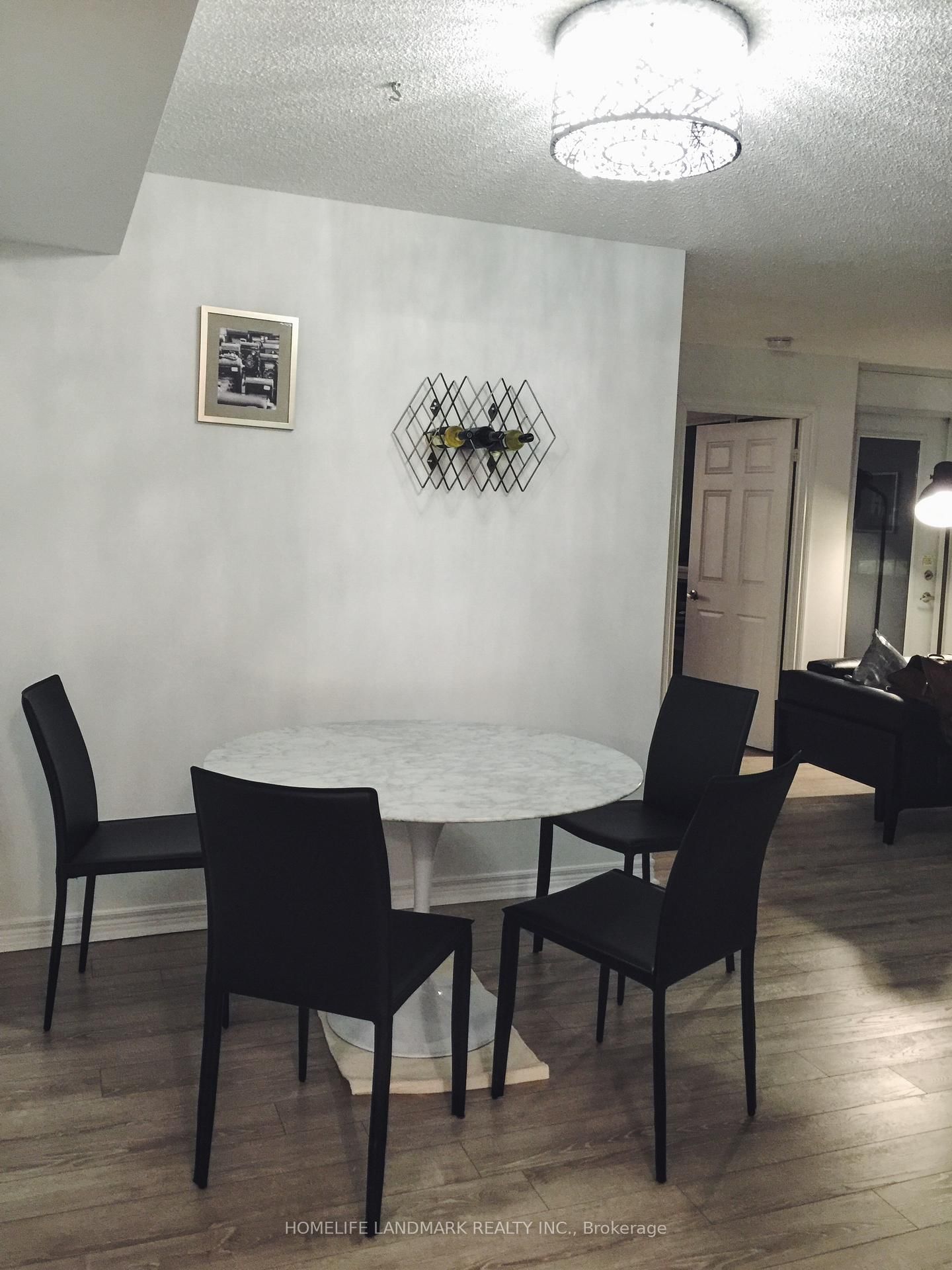 402-761 Bay Street, Toronto, ON, photo 5