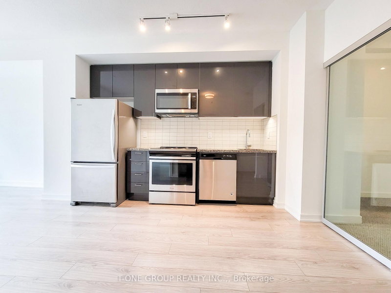 home for lease on 318-621 Sheppard Avenue E
