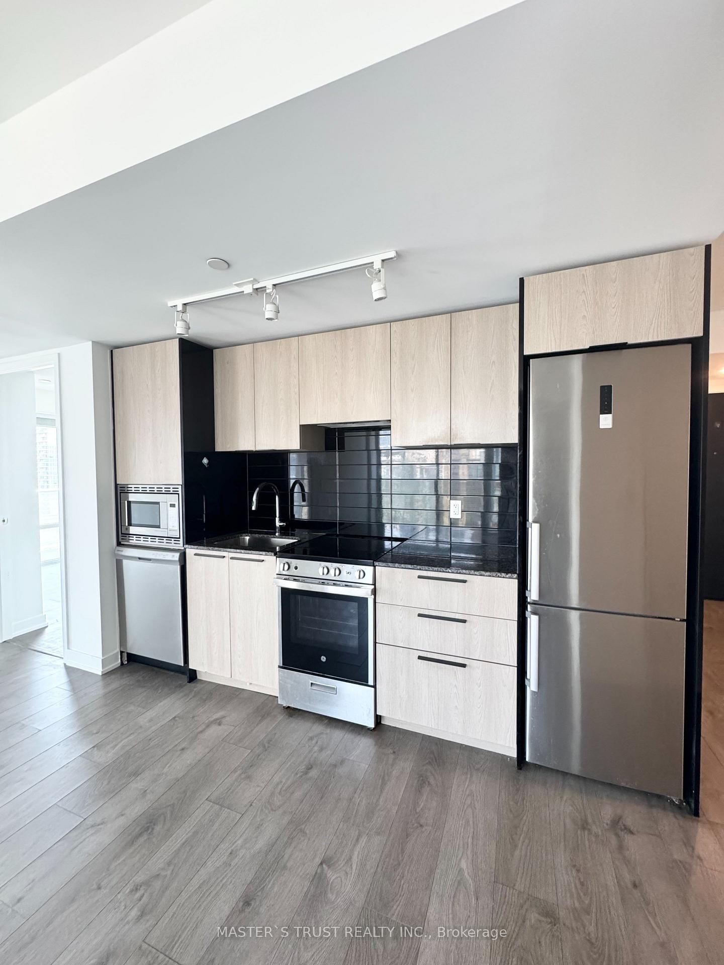 1905-501 Yonge Street, Toronto, ON, photo 4