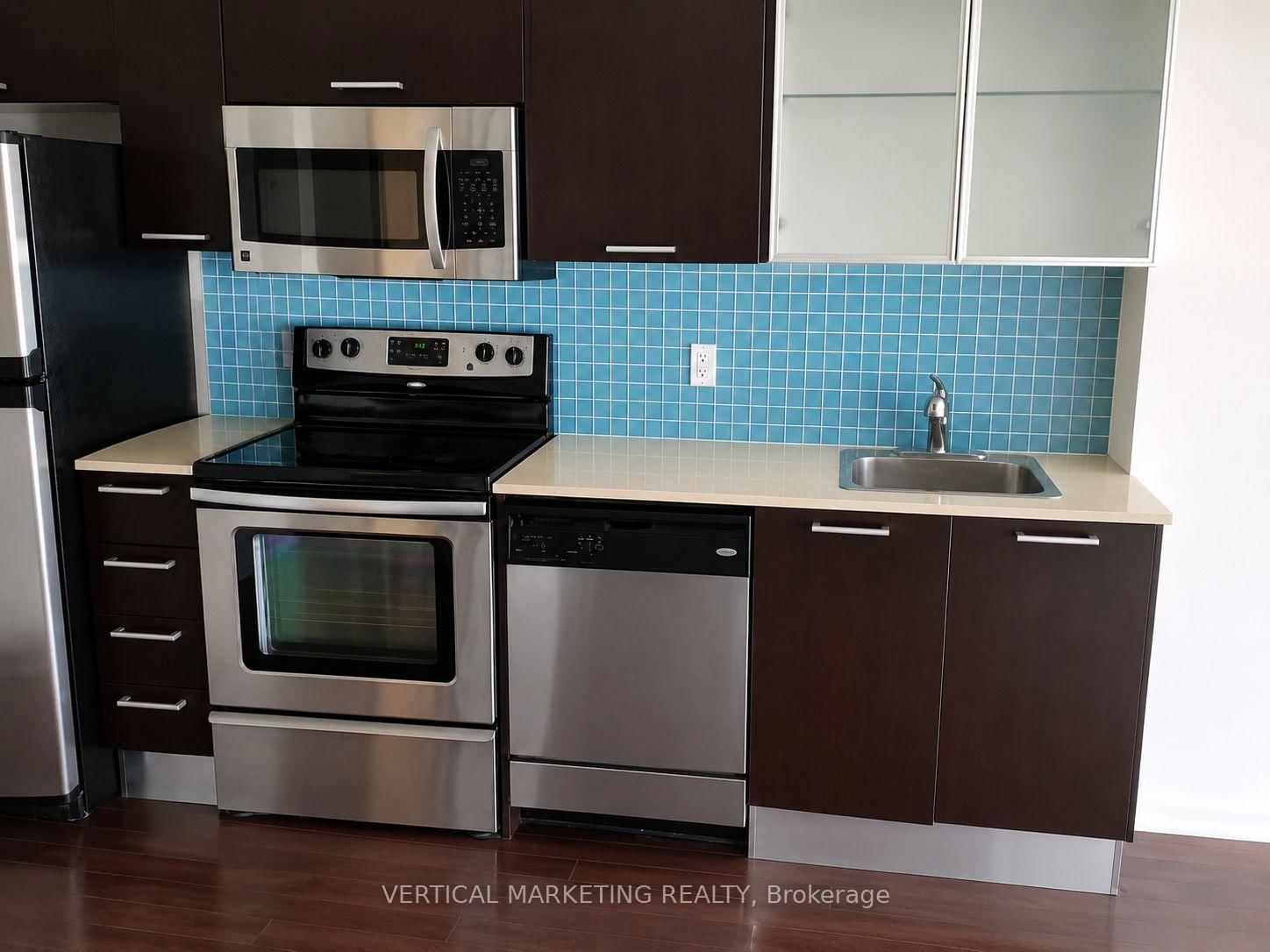2010-37 Grosvenor Street, Toronto, ON, photo 3