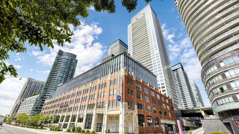 806 - 17 Bathurst Street