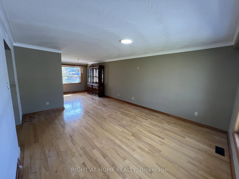 9 Dewlane Dr photo 4