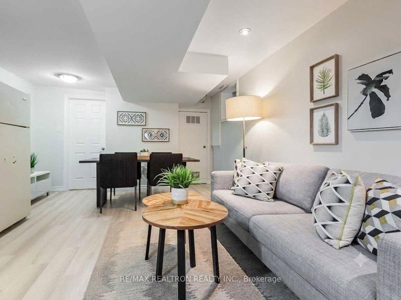 1047 Davenport Road
