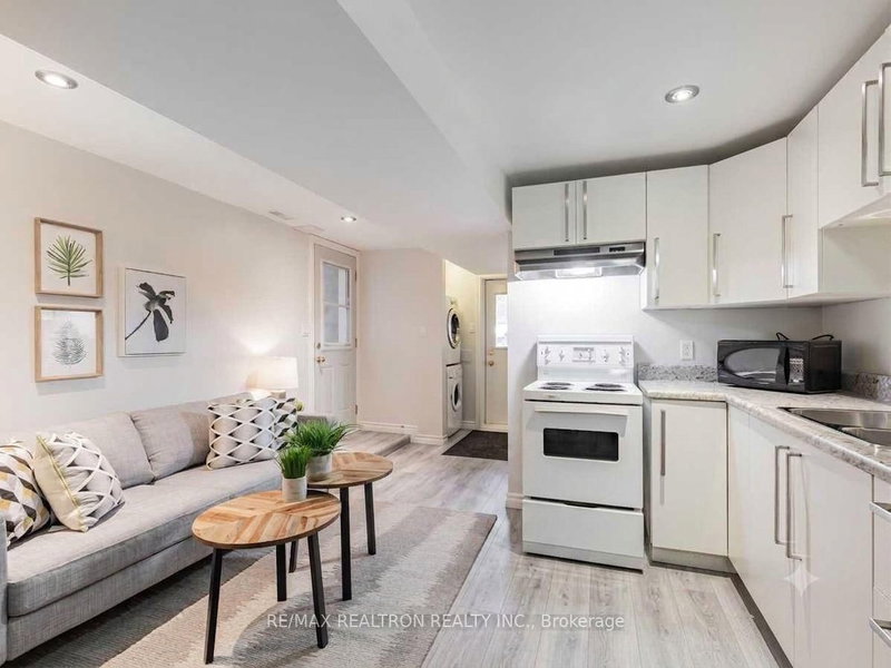 1047 Davenport Road