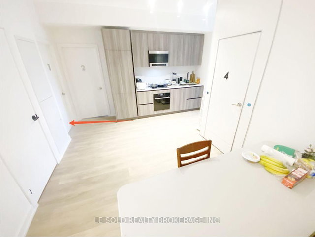 711 Room#1 - 127 Broadway Avenue