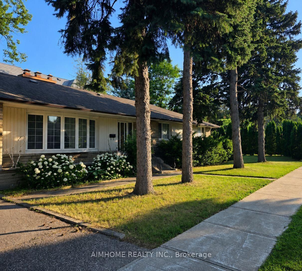 25 Burbank Drive • Toronto, ON photo 8