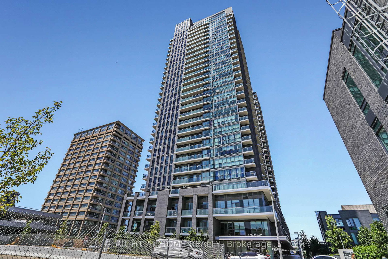 LP 2804-2 Sonic Way, Toronto, ON, photo 2