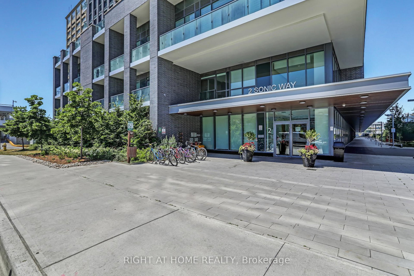 LP 2804-2 Sonic Way, Toronto, ON, photo 3