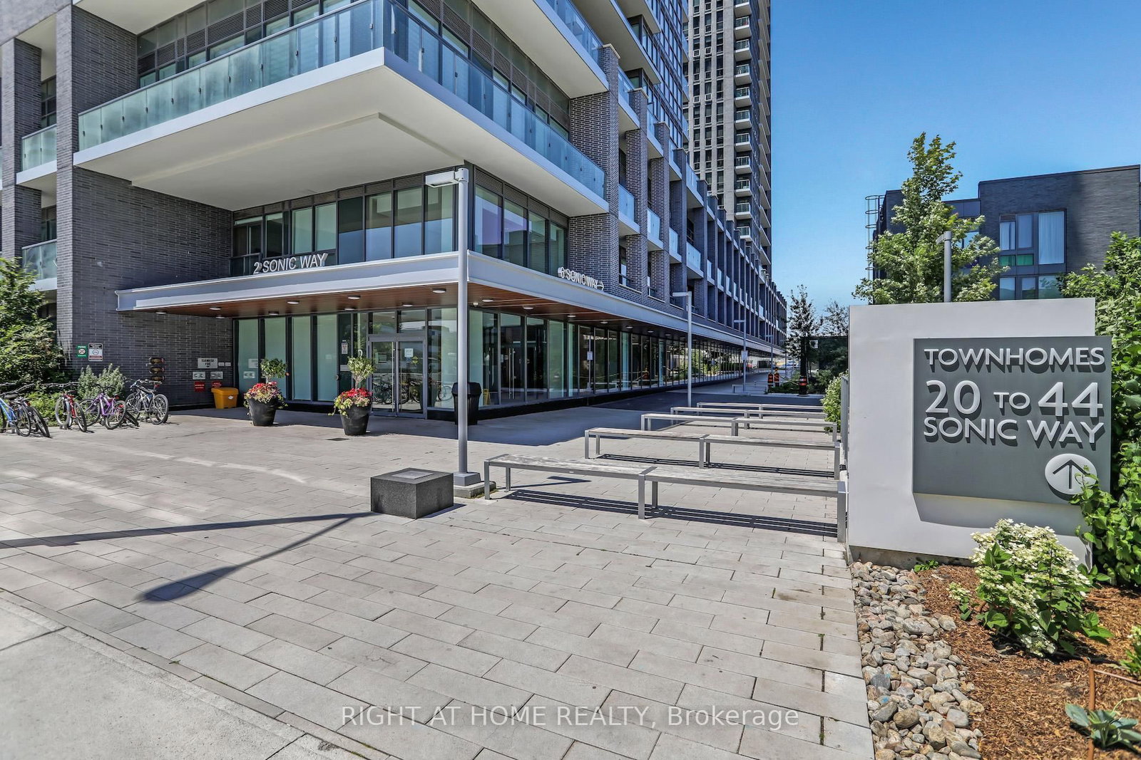 LP 2804-2 Sonic Way, Toronto, ON, photo 4