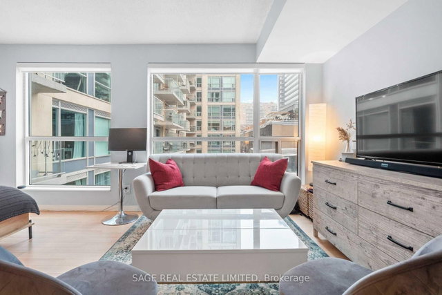 504 - 230 King Street E