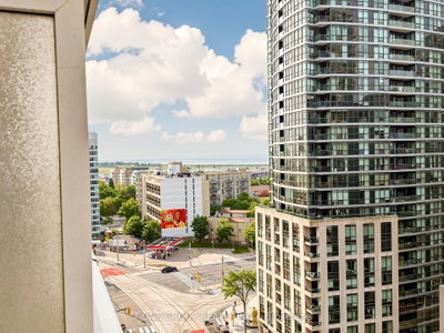 19 Bathurst Street • #1502 • Toronto, ON