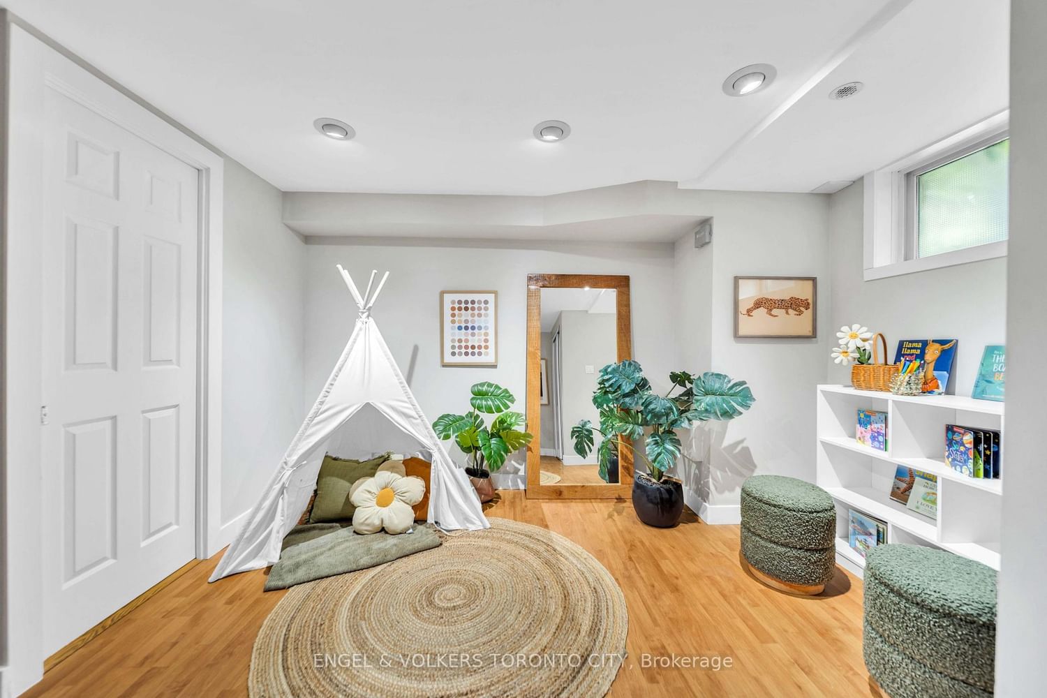8 Old Trillium Lane • Toronto, ON photo 25
