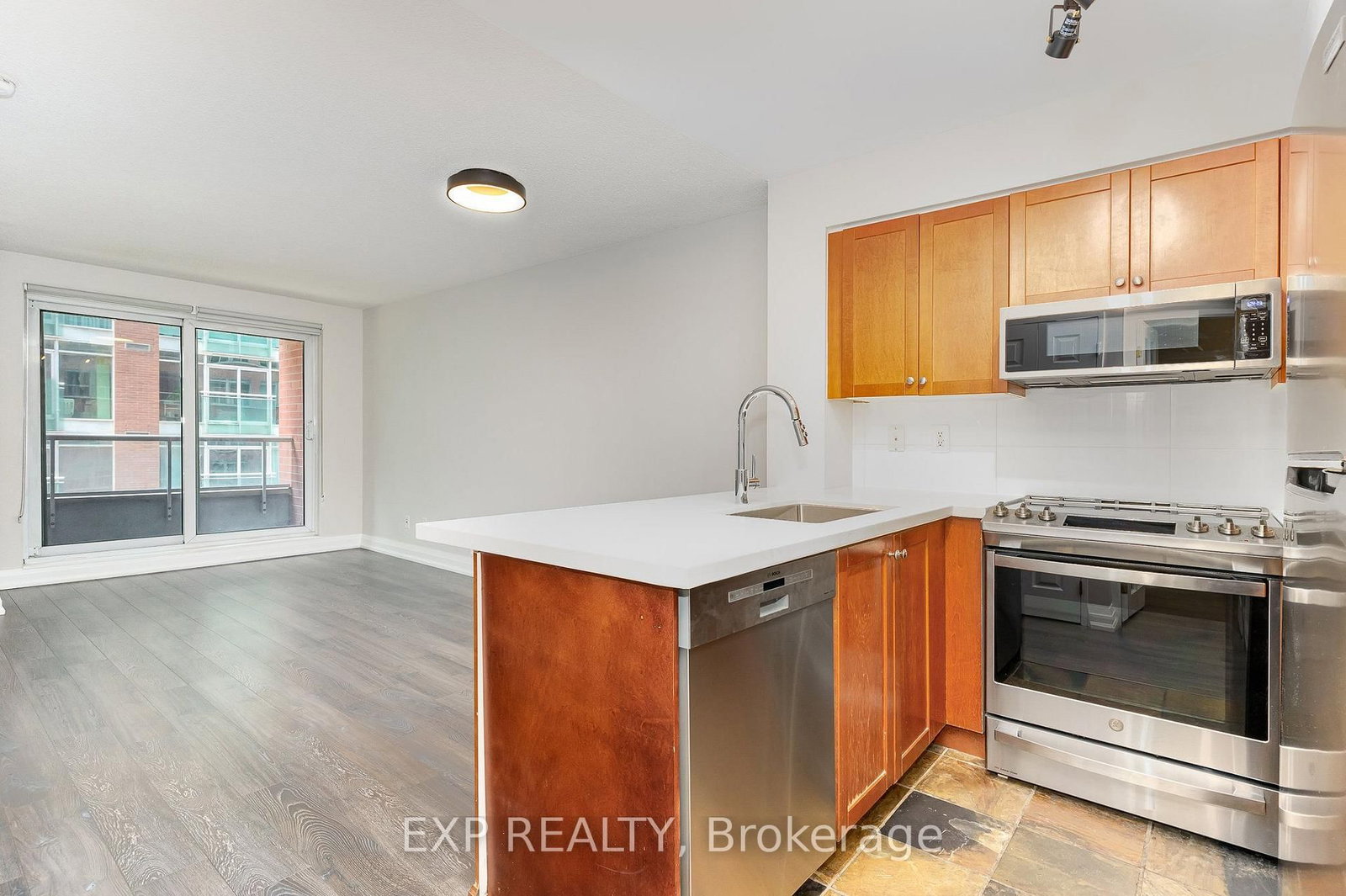 230 King Street • #614 • Toronto, ON photo 12