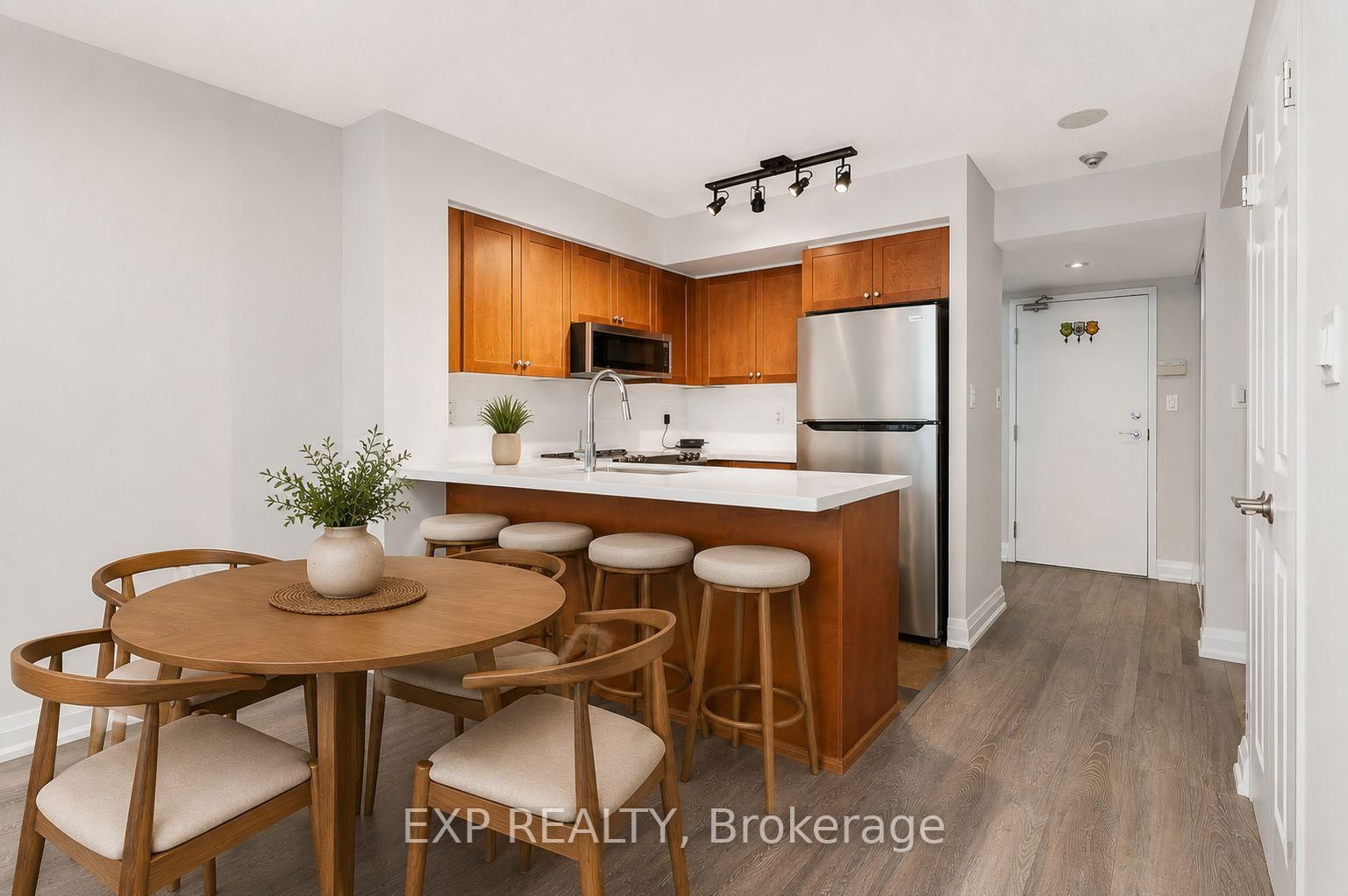 230 King Street • #614 • Toronto, ON photo 8