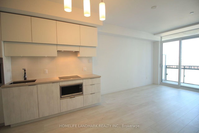 2405 - 8 Eglinton Avenue E