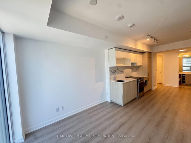 2801 - 100 Queen Street E