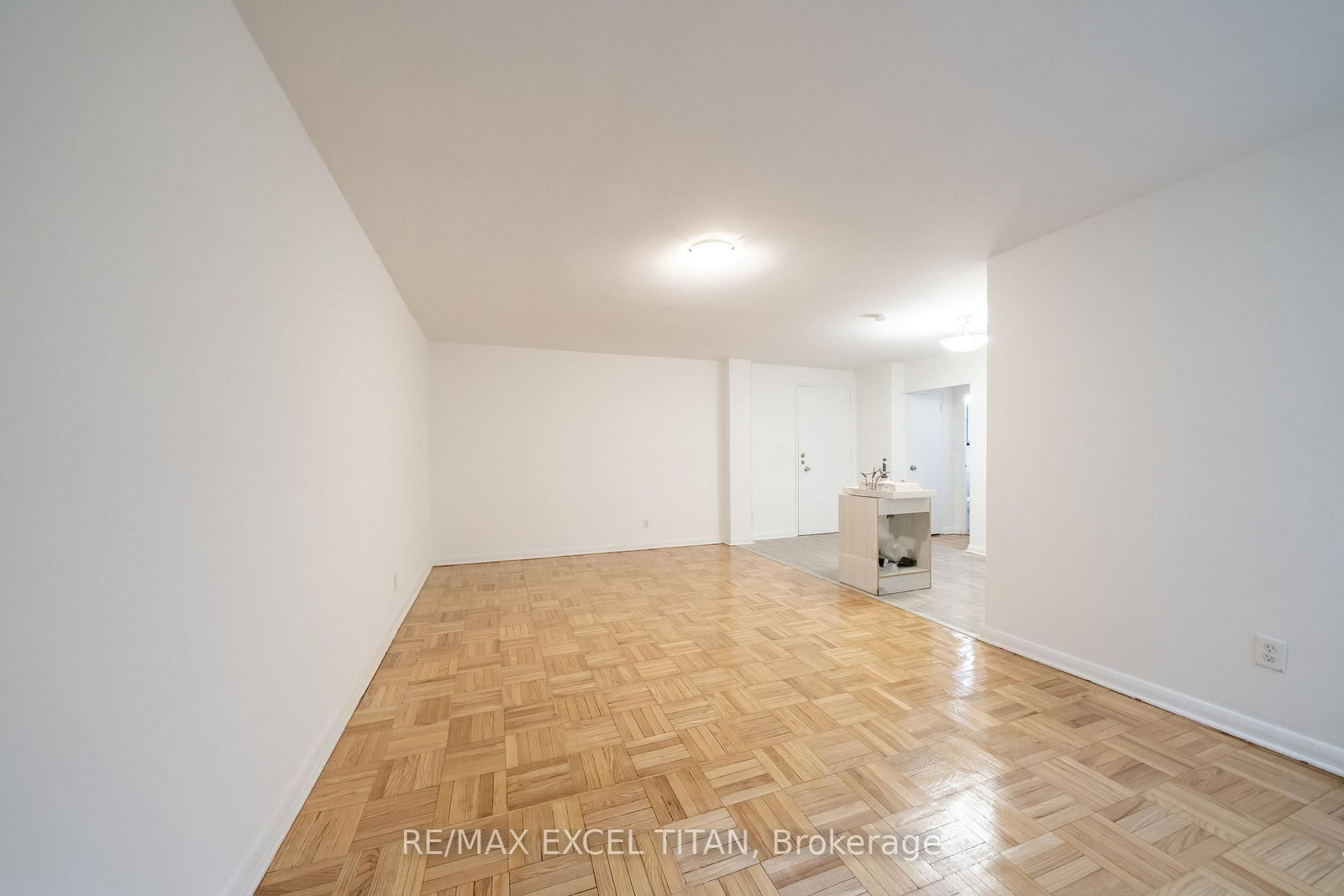 M8-77 Erskine Avenue, Toronto, ON, photo 4