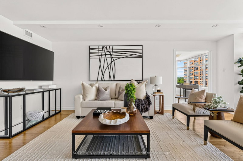 1002 - 900 Yonge Street