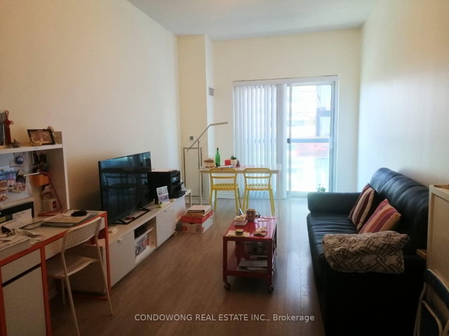 1118 - 168 Simcoe Street