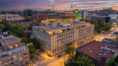 993 Queen Street