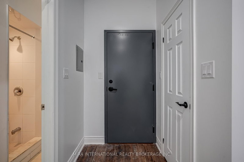 home for lease on 204-180 Sherbourne Street