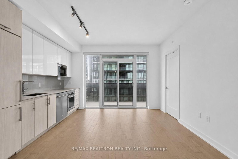 2203 - 330 Richmond Street W