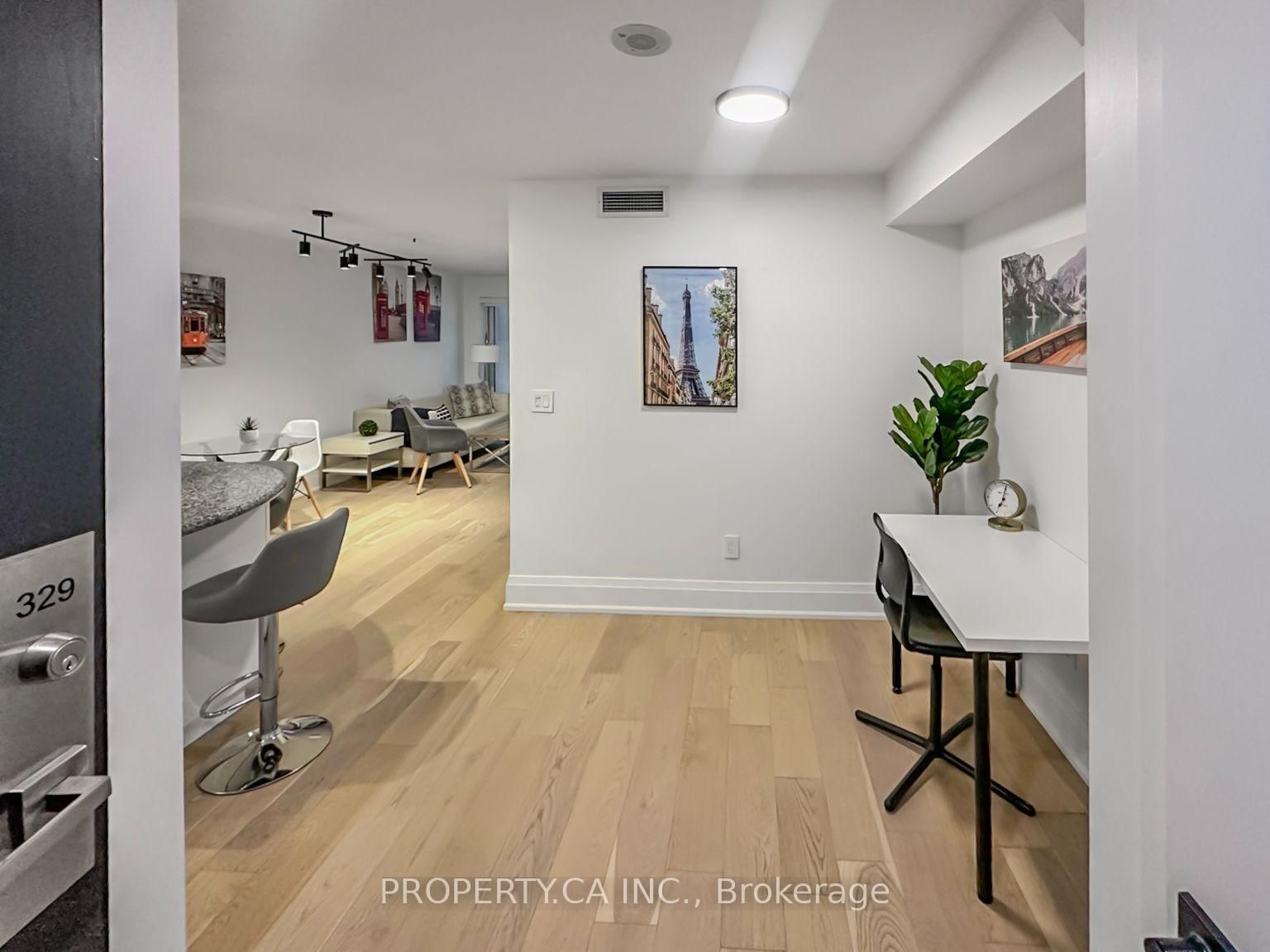 329-250 Wellington Street, Toronto, ON, photo 5