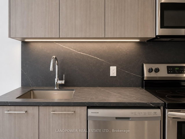 25 - 51 Winlock Park