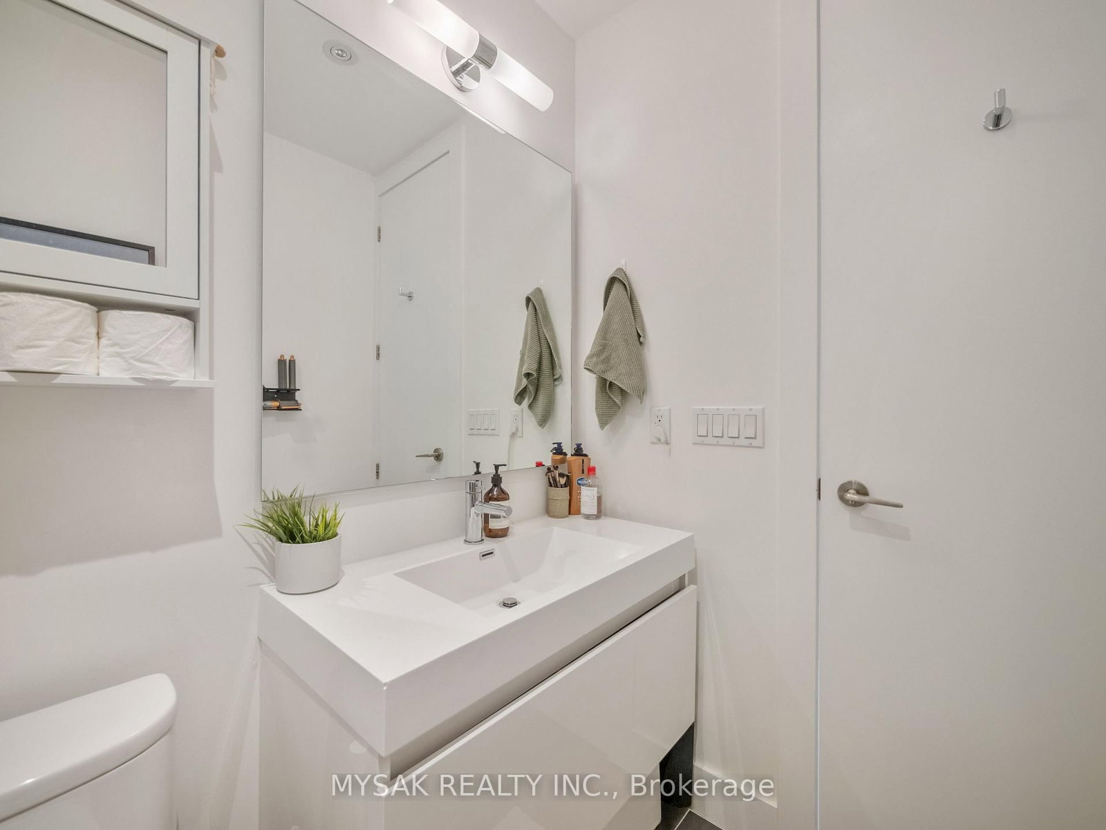 427 Crawford Street • Toronto, ON photo 11
