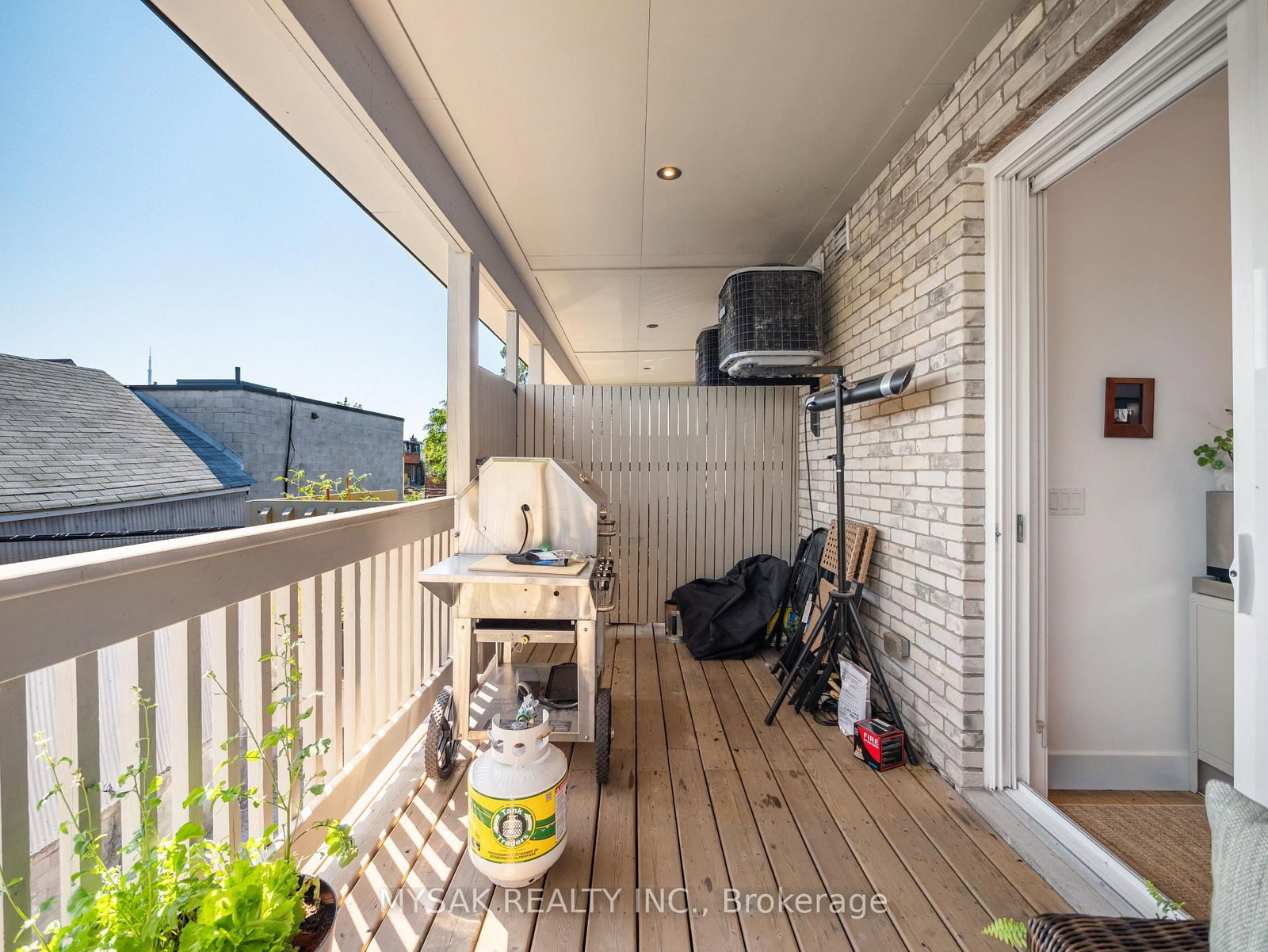 427 Crawford Street • Toronto, ON photo 9