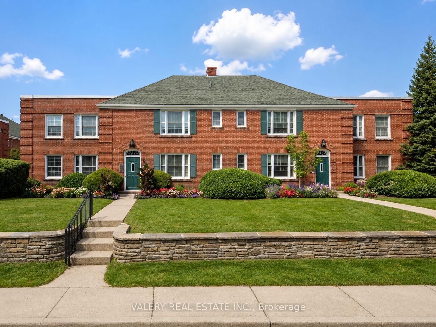 L24-2 Sutherland Drive, Toronto, ON