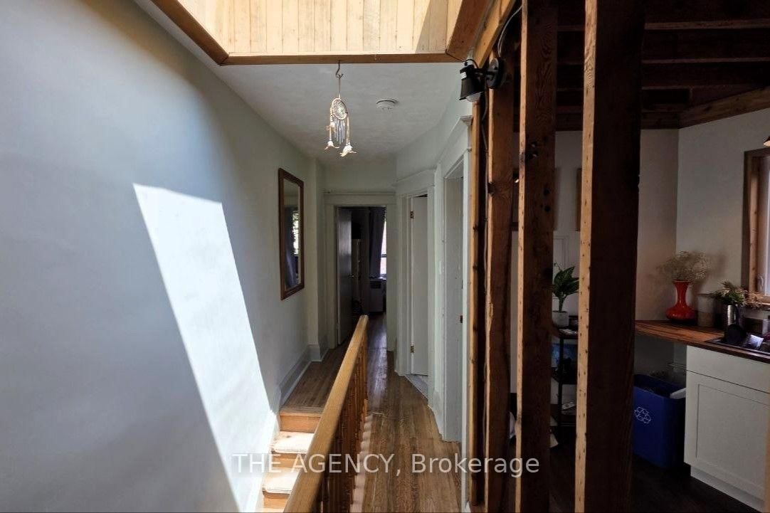 #upper-613 Delaware Avenue, Toronto, ON, photo 3