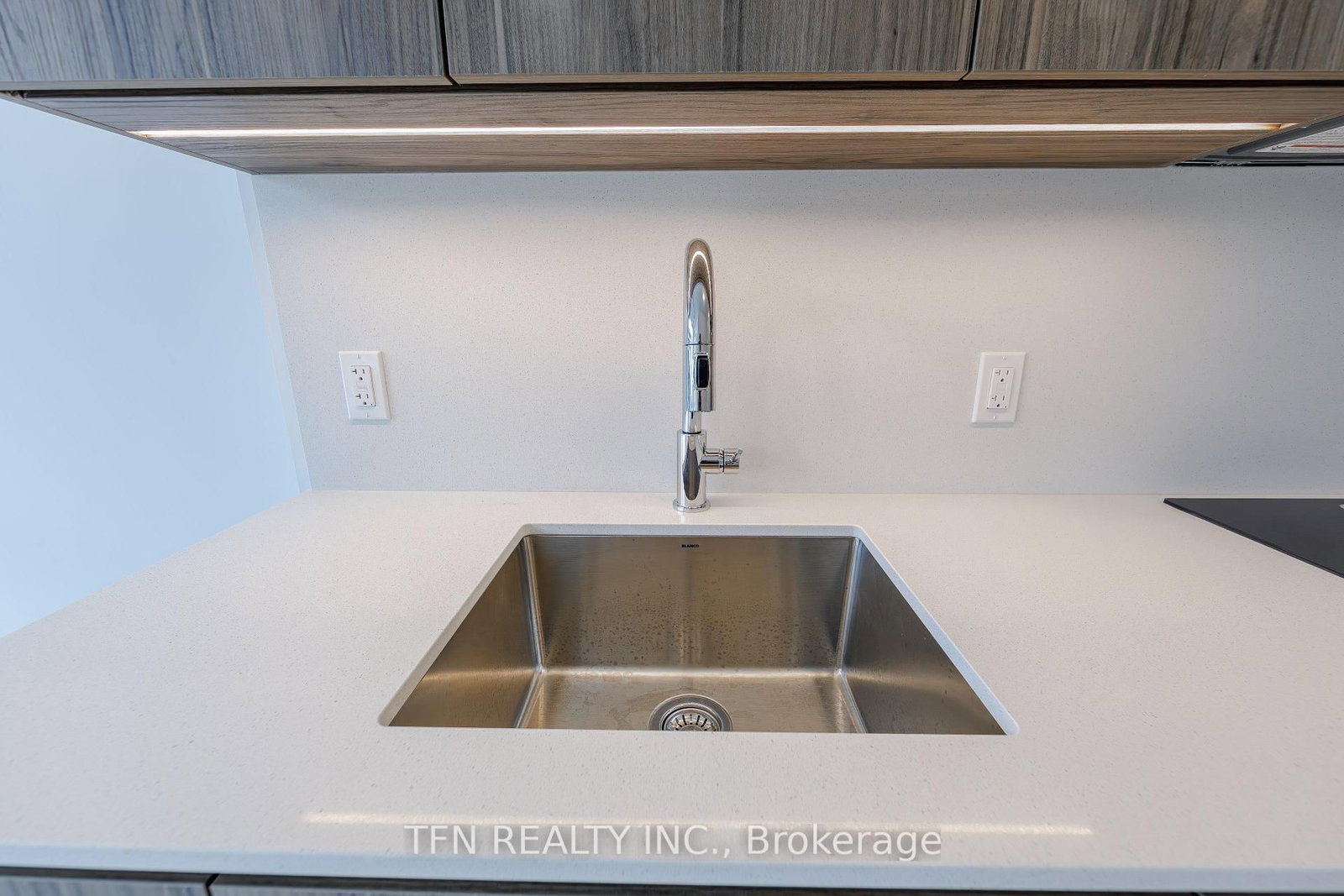 15 Richardson Street • #1107 • Toronto, ON photo 6