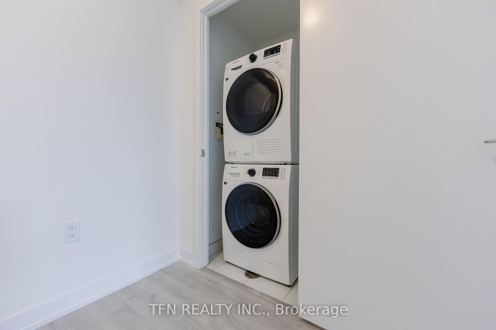 15 Richardson Street • #1313 • Toronto, ON photo 13