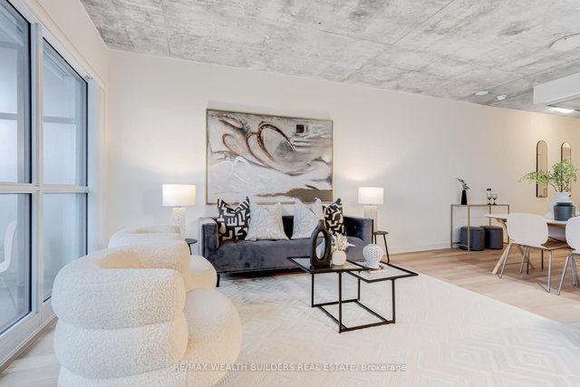 1706 - 210 Simcoe Street