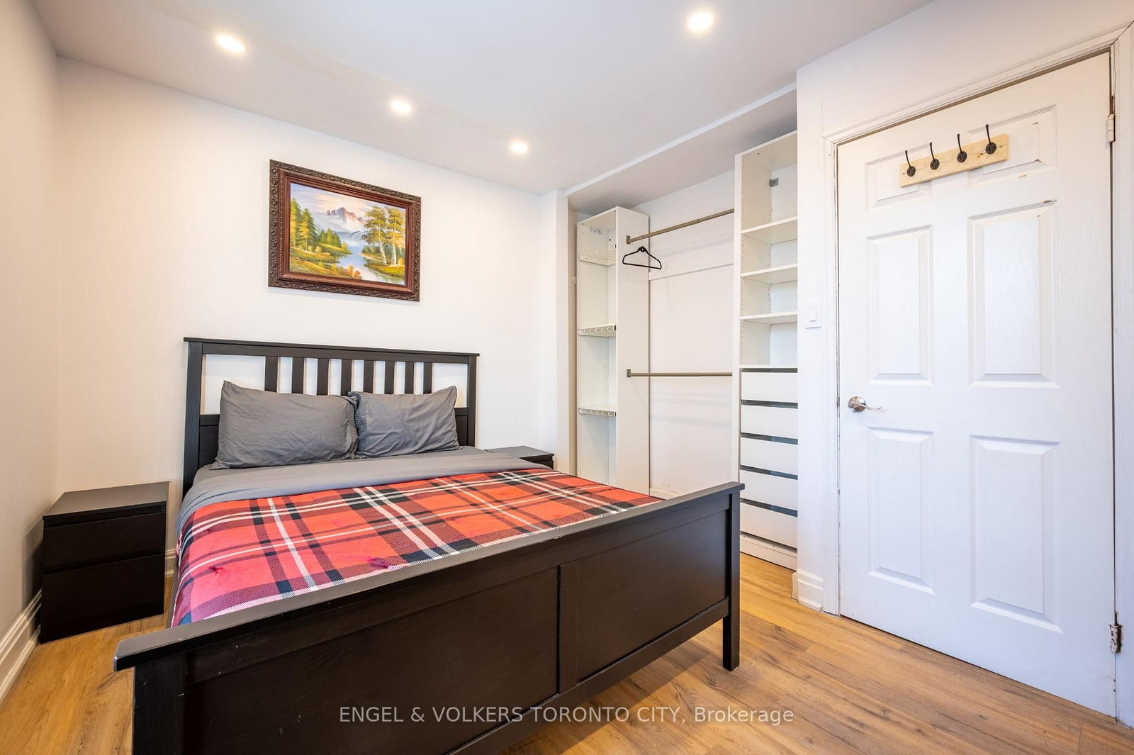 298 Seaton Street • Toronto, ON photo 20