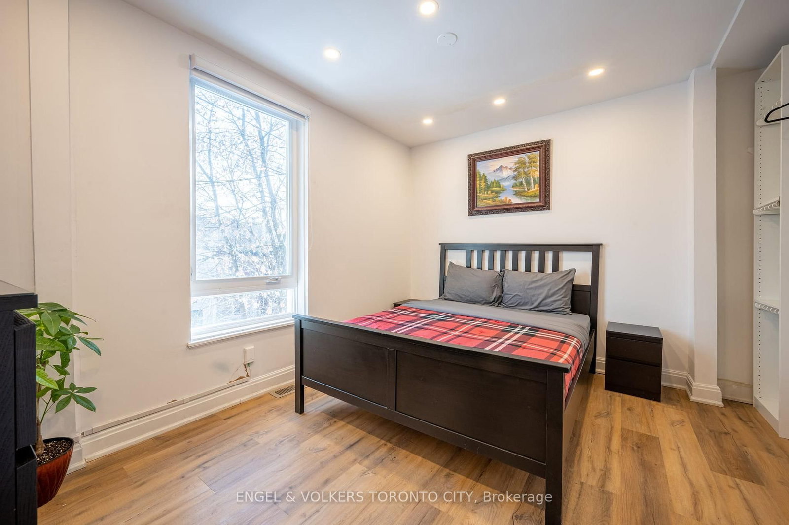 298 Seaton Street • Toronto, ON photo 27