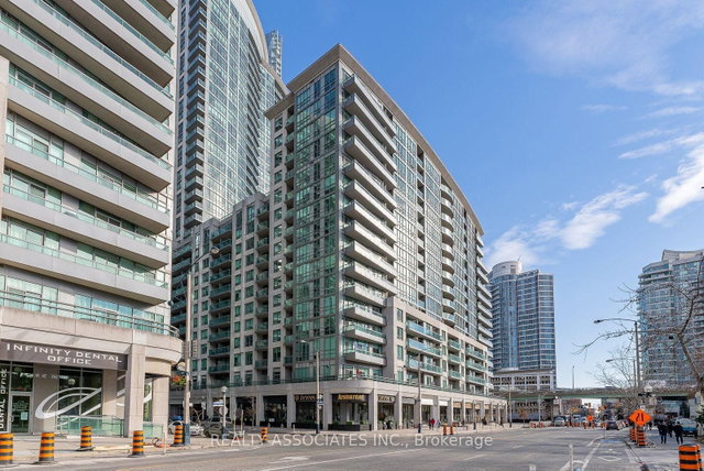 2710 - 19 Grand Trunk Crescent